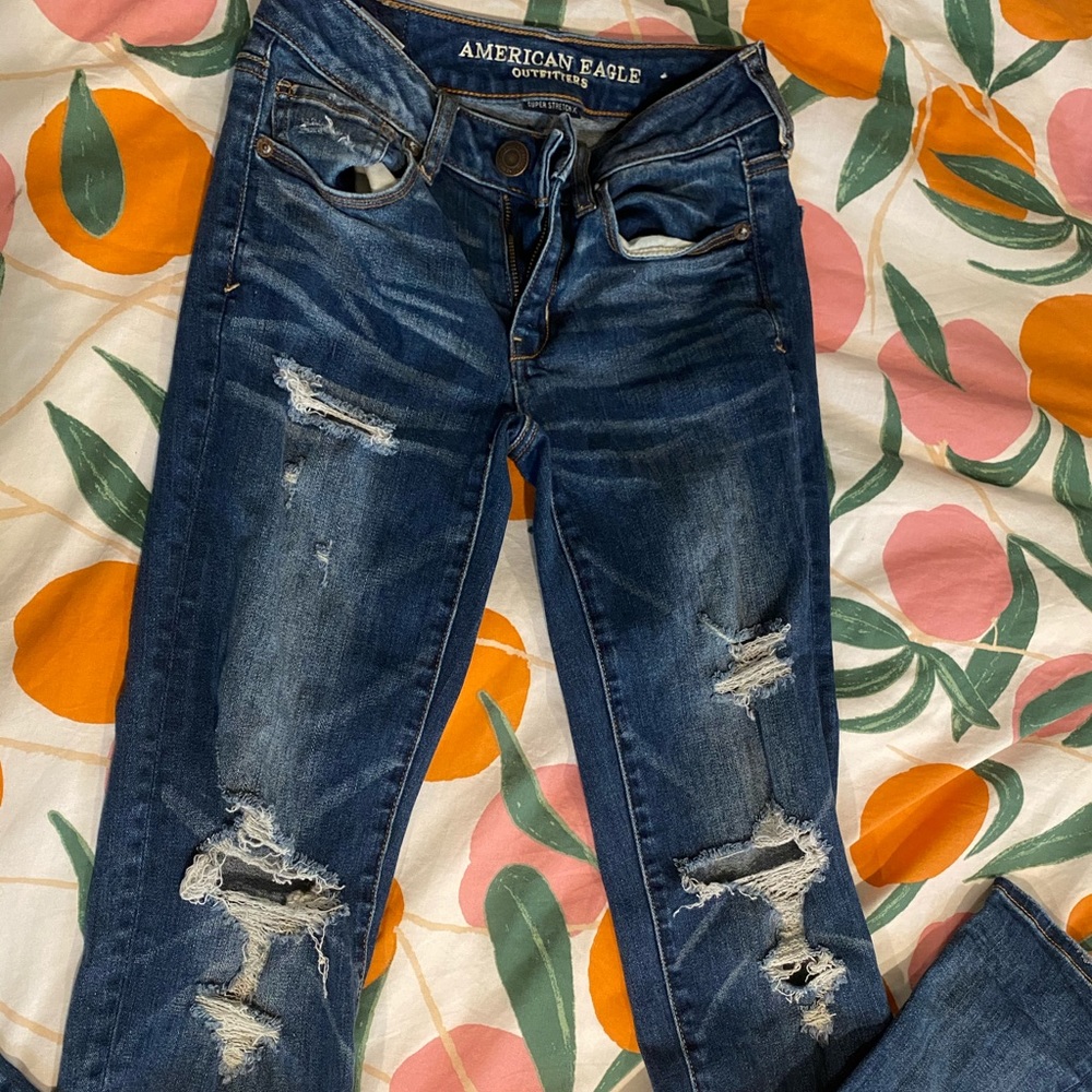 american eagle distressed jeans